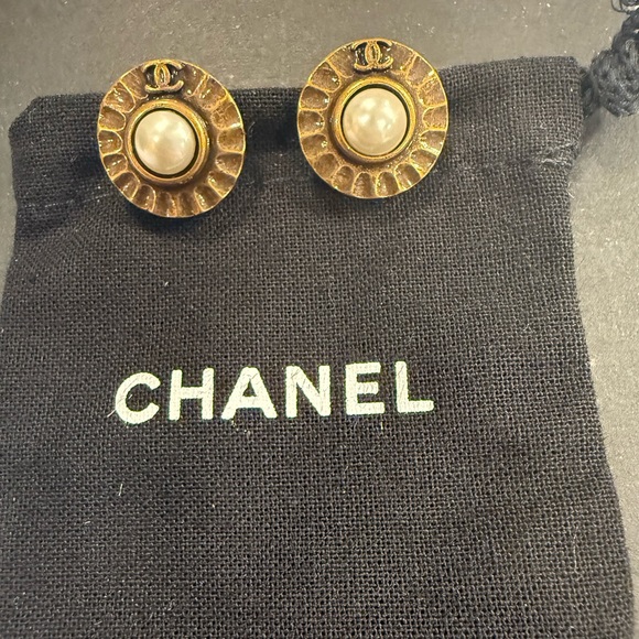 CHANEL Gold and Cream Stud Earrings - Picture 1 of 3